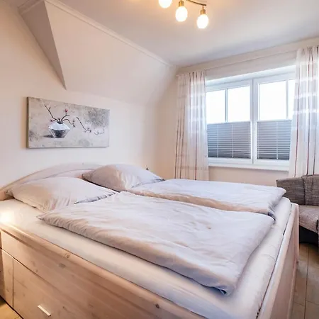 Buesumer Reethus 2 8 Beim Deichgraf * בוסום